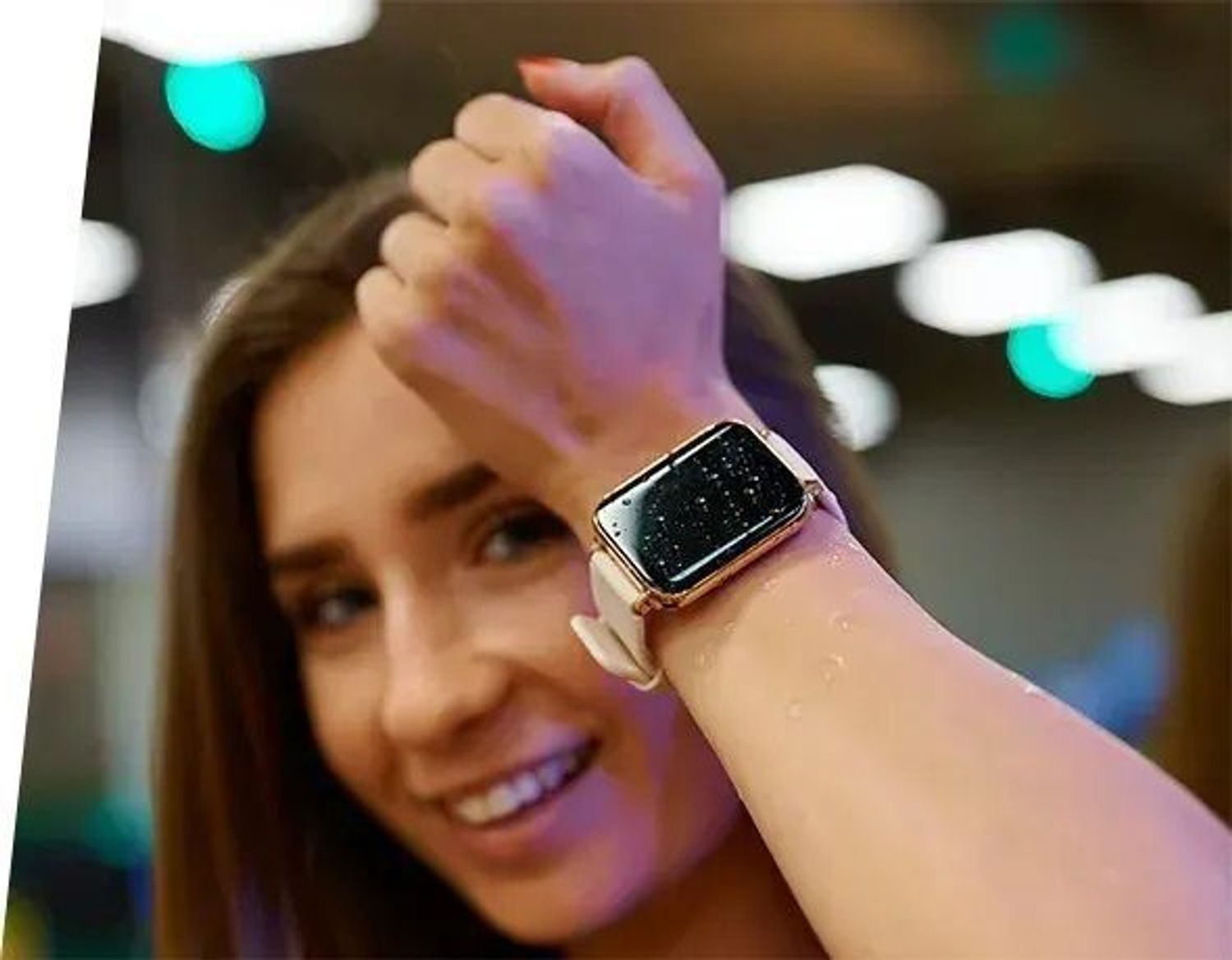 Smartwatch damski Garett BeFit Sport RT srebrny cechuje się modnym, nowoczesnym designem. Połączenie prostokątnej, metalowej koperty w kolorze różowego złota z gumowym paskiem  świetnie wygląda i sprawia, że stylizacja nabie.jpg